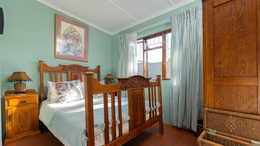 7 Bedroom Property for Sale in Struisbaai Western Cape